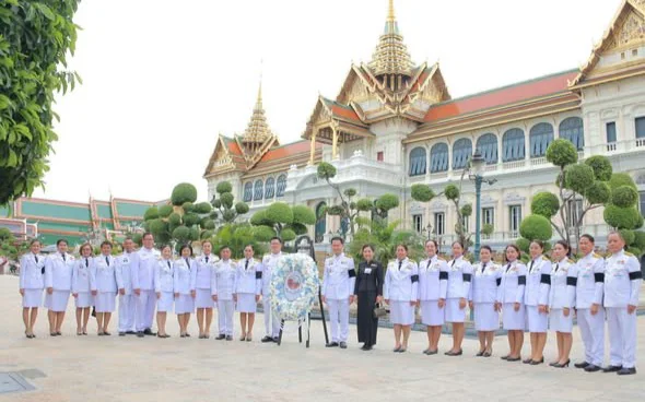 เข้าร่วมบำเพ็ญพระราชกุศลสวดพระอภิธรรมพระบรมศพสมเด็จพระนางเจ้าสิริกิติ์ พระบรมราชินีนาถ พระบรมราชชนนีพันปีหลวง ณ พระที่นั่งดุสิตมหาปราสาท พระบรมมหาราชวัง ก